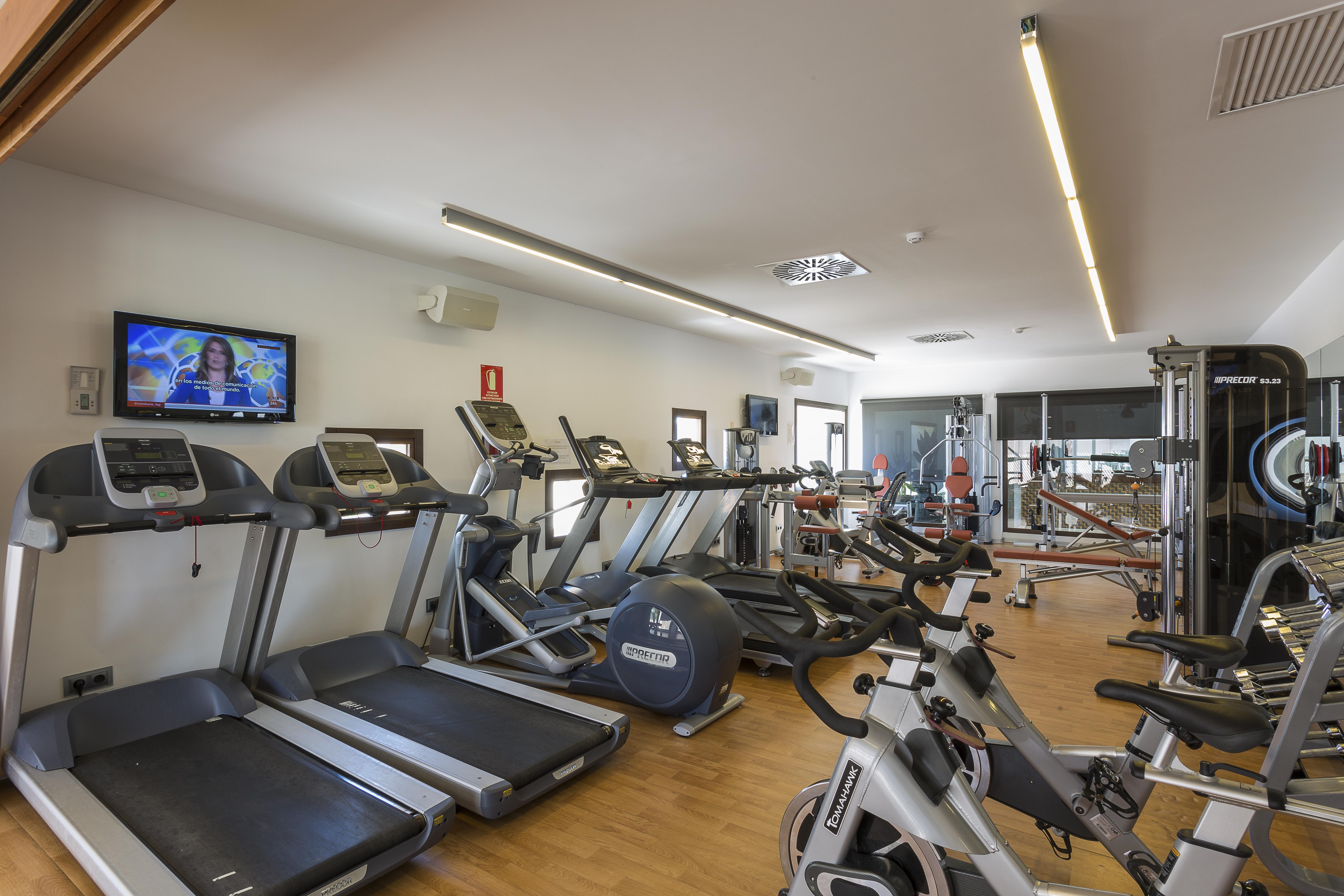 Grand Palladium Select Palace Ibiza Playa d'en Bossa Exterior foto The gym at the hotel