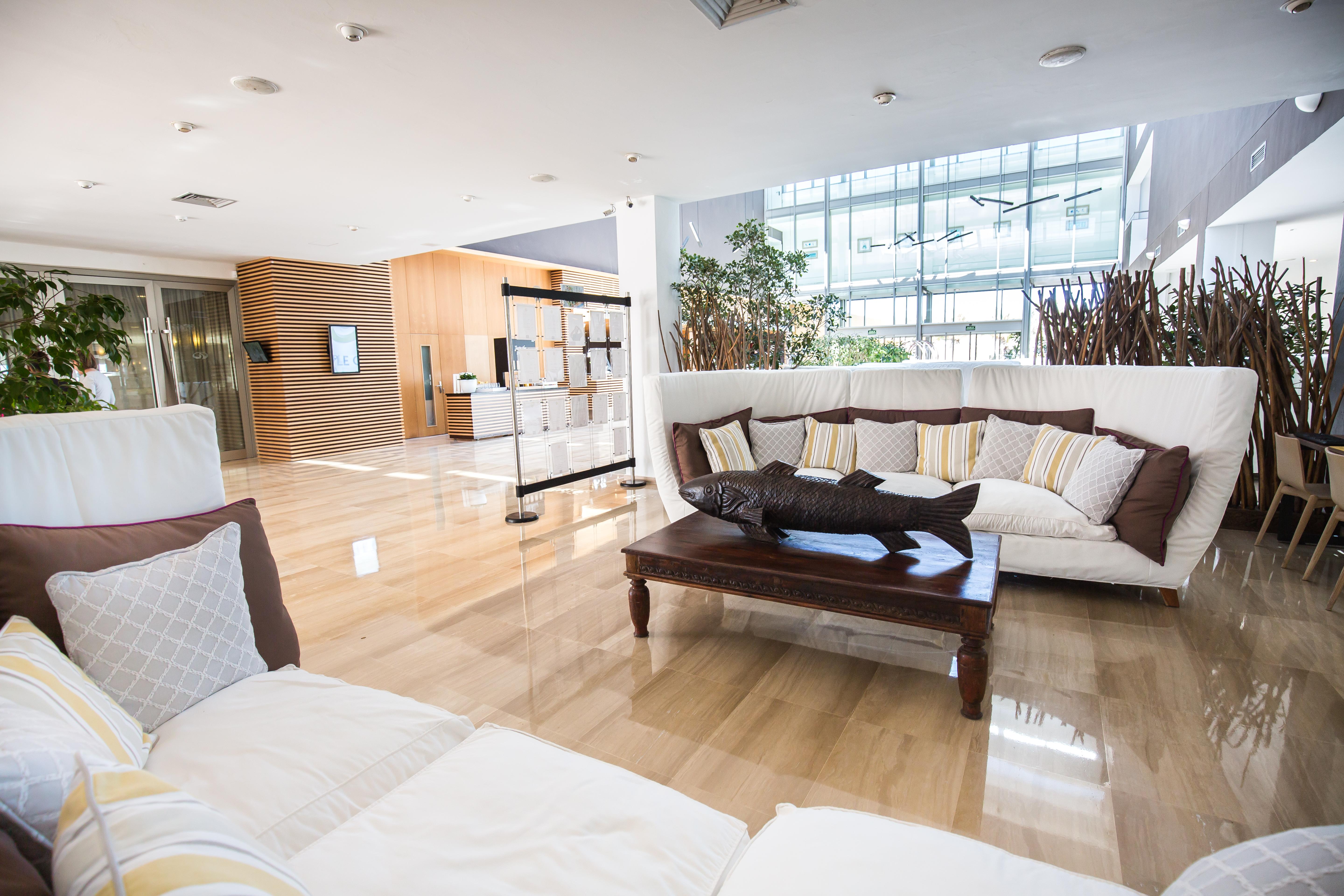 Grand Palladium Select Palace Ibiza Playa d'en Bossa Exterior foto The lobby of the hotel