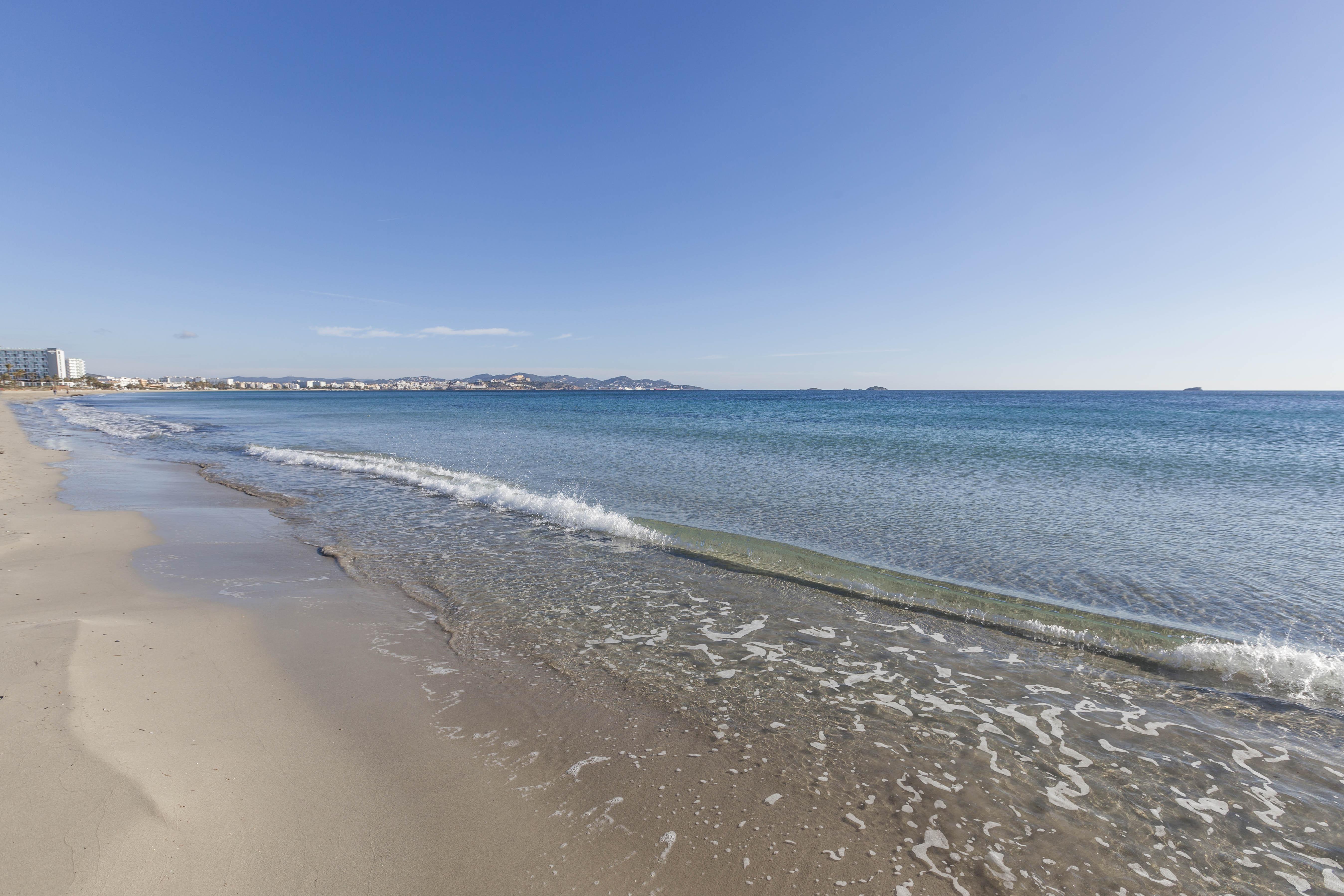 Grand Palladium Select Palace Ibiza Playa d'en Bossa Exterior foto The beach of Cala Galdana