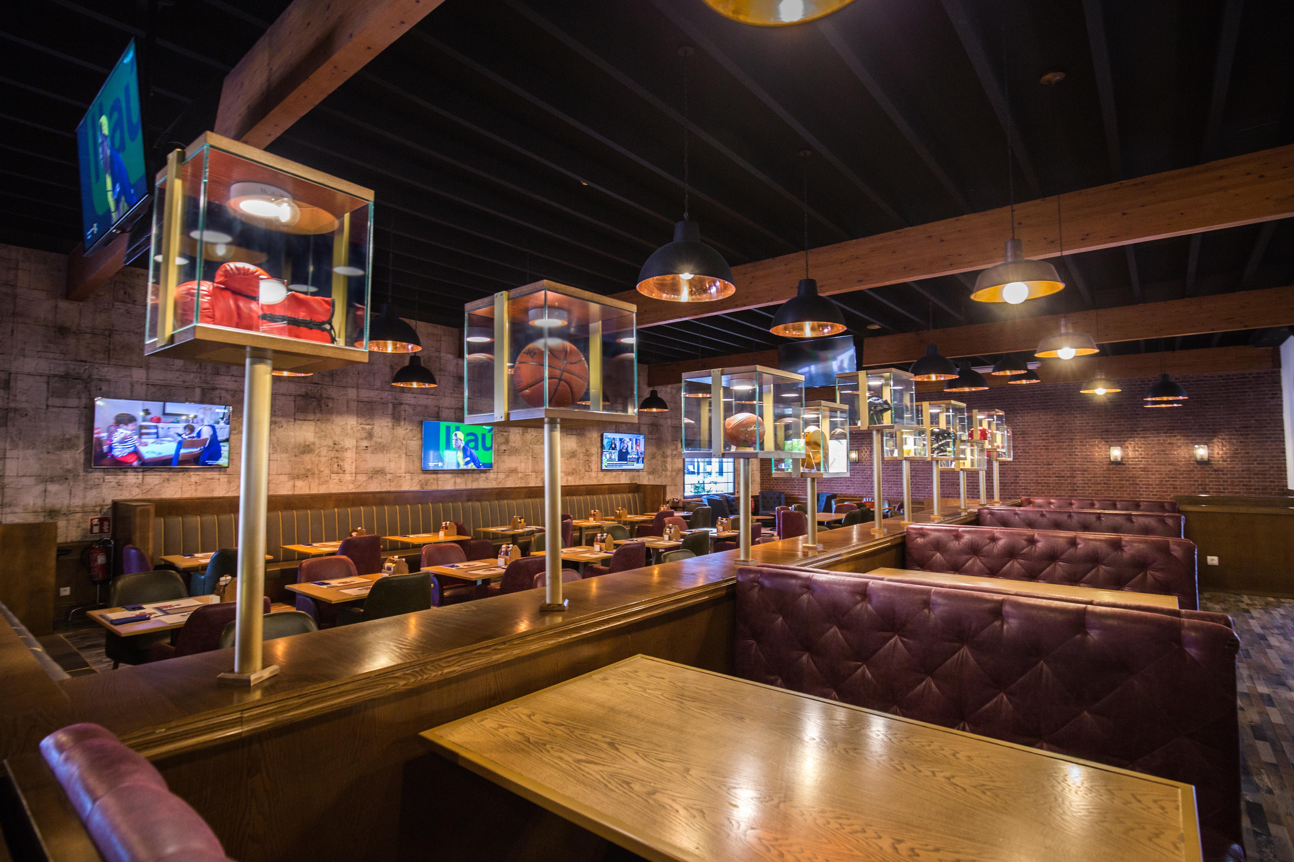Grand Palladium Select Palace Ibiza Playa d'en Bossa Exterior foto Interior of a Buffalo Wild Wings restaurant