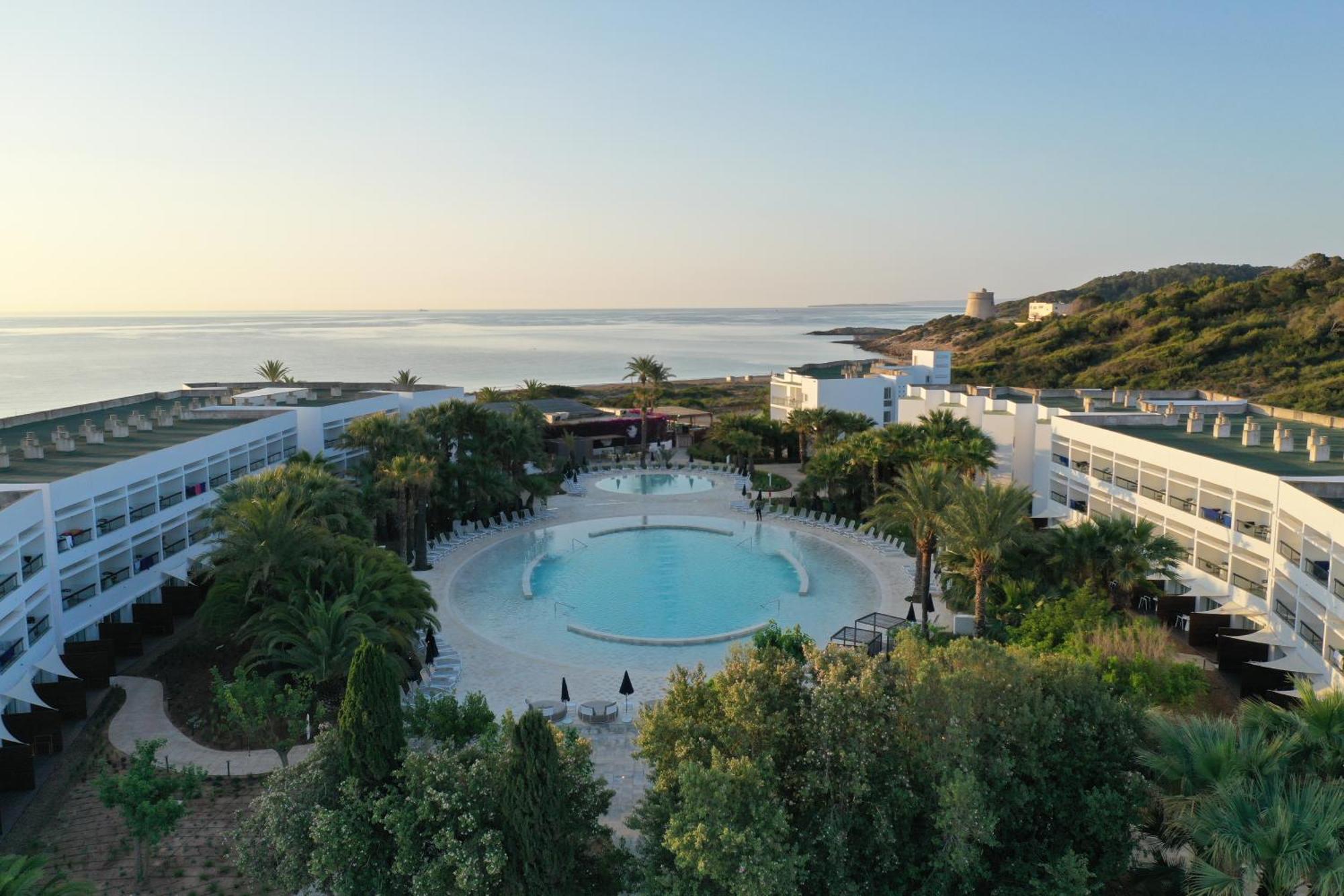 Grand Palladium Select Palace Ibiza Playa d'en Bossa Exterior foto The hotel in 2016